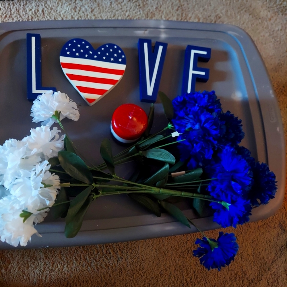 8 Piece Americana Accent Set